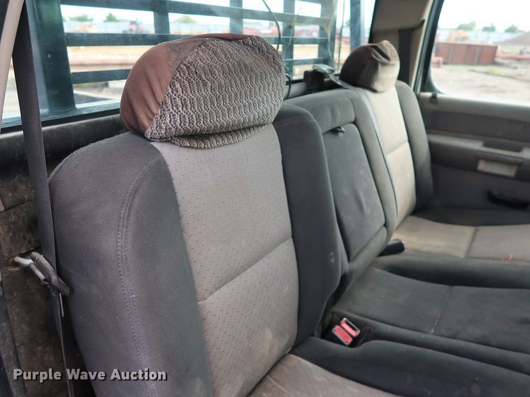 image for item DG4124 2009 Chevrolet Silverado 2500HD Crew Cab flatbed pickup truck