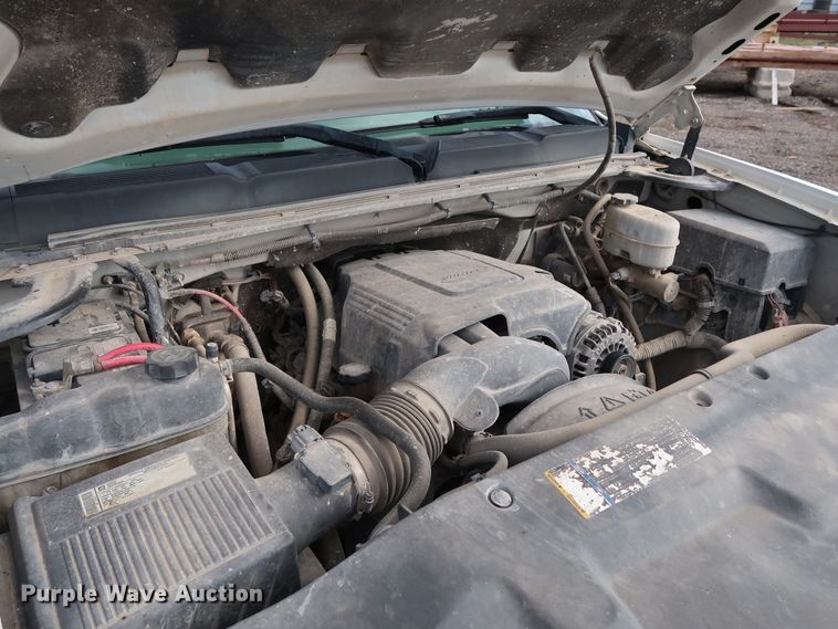 image for item DG4124 2009 Chevrolet Silverado 2500HD Crew Cab flatbed pickup truck