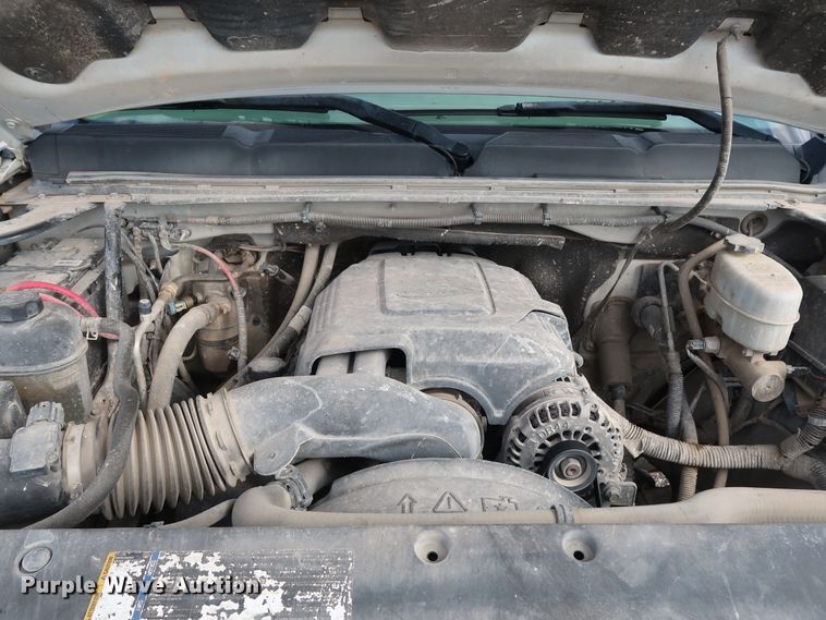 image for item DG4124 2009 Chevrolet Silverado 2500HD Crew Cab flatbed pickup truck