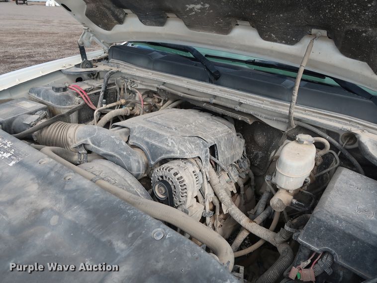 image for item DG4124 2009 Chevrolet Silverado 2500HD Crew Cab flatbed pickup truck