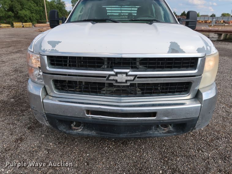 image for item DG4124 2009 Chevrolet Silverado 2500HD Crew Cab flatbed pickup truck