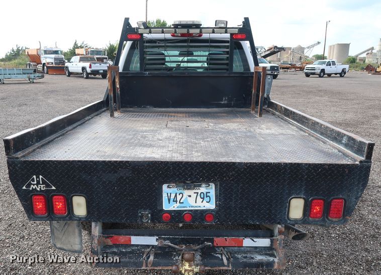 image for item DG4124 2009 Chevrolet Silverado 2500HD Crew Cab flatbed pickup truck