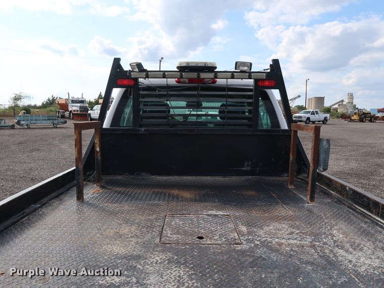 image for item DG4124 2009 Chevrolet Silverado 2500HD Crew Cab flatbed pickup truck