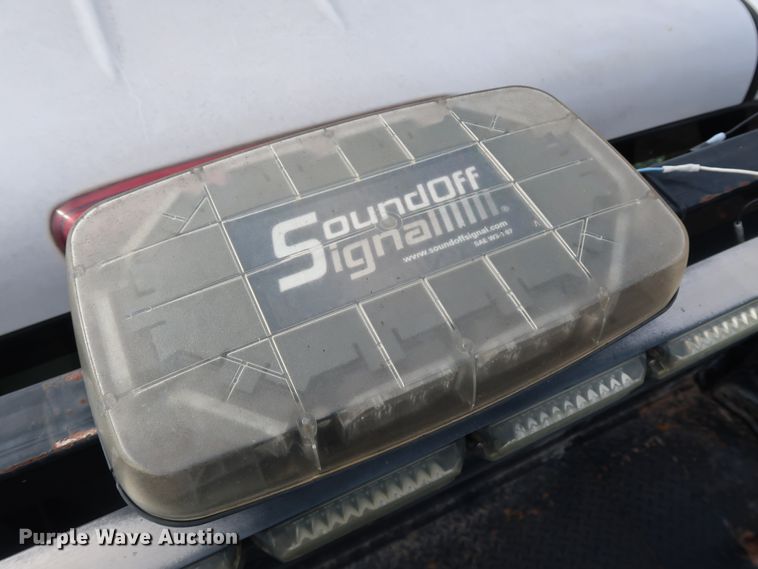 image for item DG4124 2009 Chevrolet Silverado 2500HD Crew Cab flatbed pickup truck