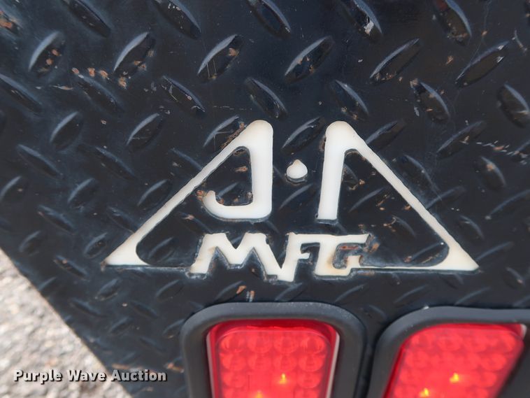 image for item DG4124 2009 Chevrolet Silverado 2500HD Crew Cab flatbed pickup truck