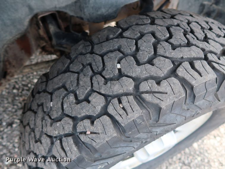 image for item DG4124 2009 Chevrolet Silverado 2500HD Crew Cab flatbed pickup truck