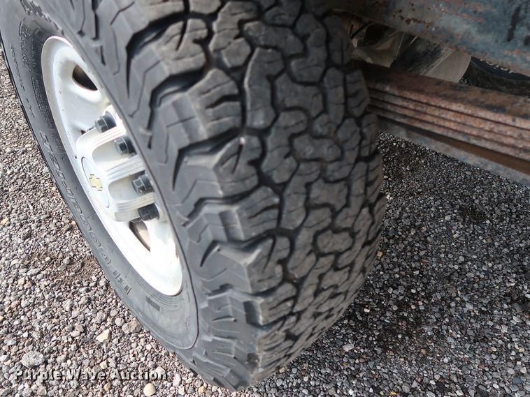 image for item DG4124 2009 Chevrolet Silverado 2500HD Crew Cab flatbed pickup truck