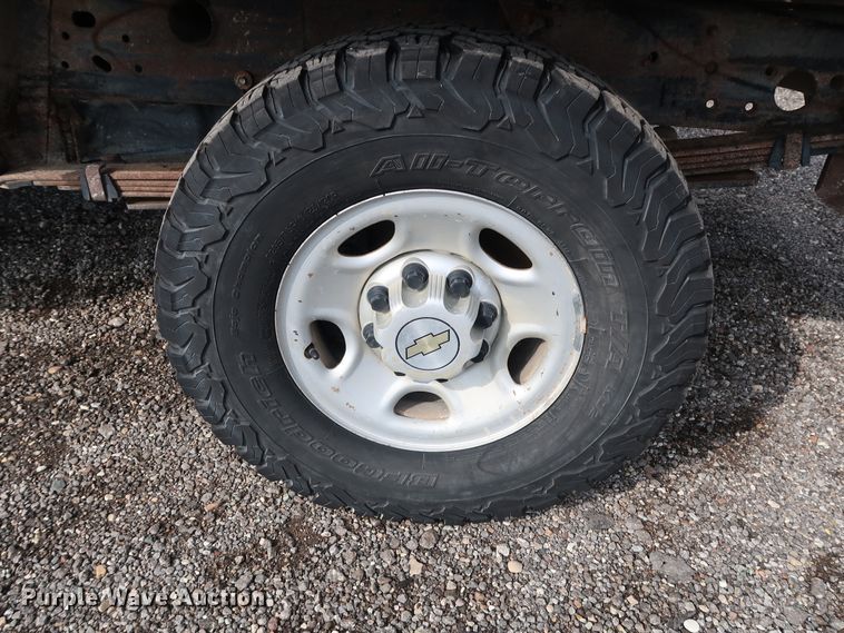 image for item DG4124 2009 Chevrolet Silverado 2500HD Crew Cab flatbed pickup truck