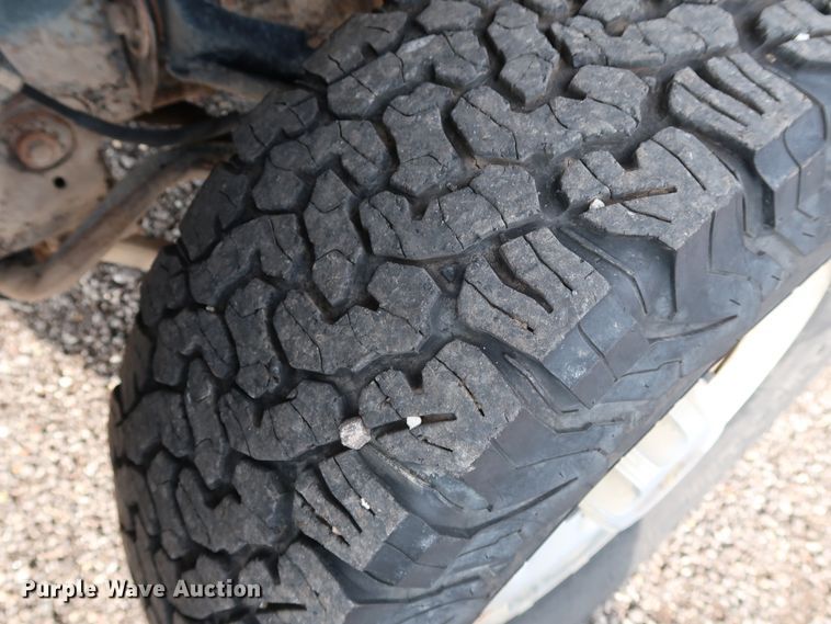 image for item DG4124 2009 Chevrolet Silverado 2500HD Crew Cab flatbed pickup truck