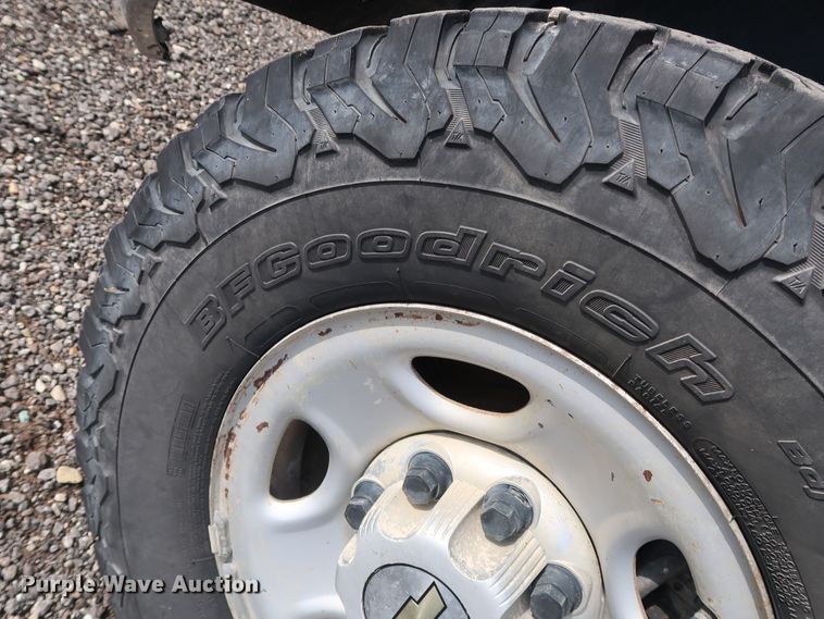 image for item DG4124 2009 Chevrolet Silverado 2500HD Crew Cab flatbed pickup truck