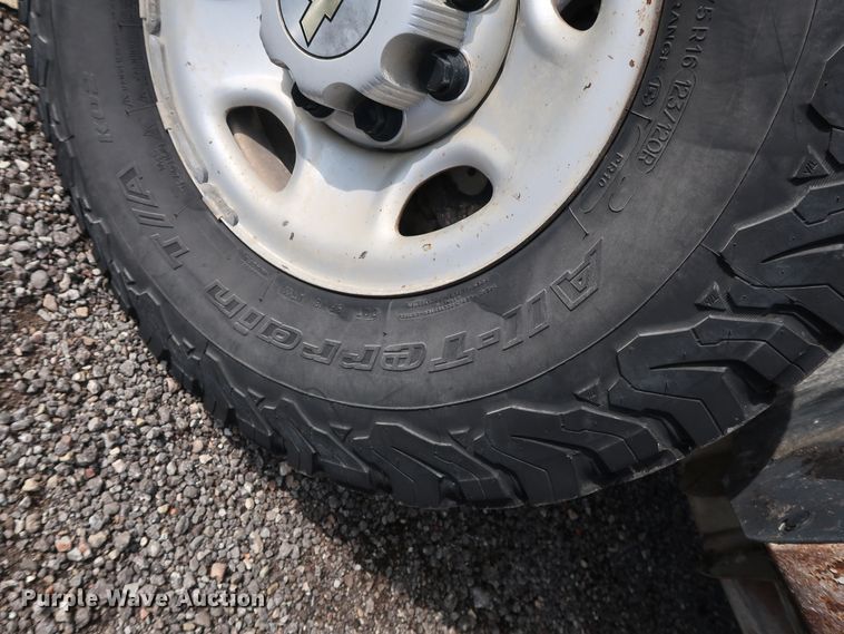 image for item DG4124 2009 Chevrolet Silverado 2500HD Crew Cab flatbed pickup truck