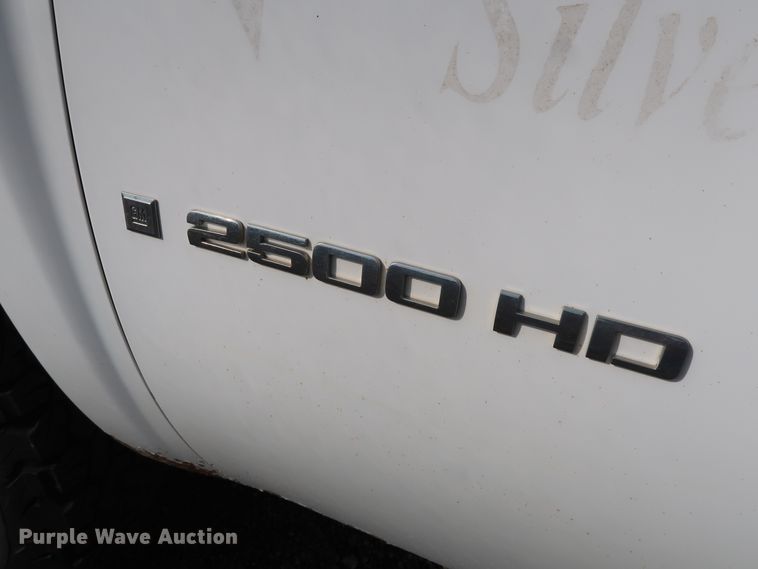 image for item DG4124 2009 Chevrolet Silverado 2500HD Crew Cab flatbed pickup truck