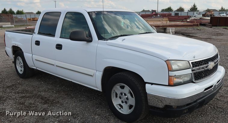 image for item DG4126 2007 Chevrolet Silverado 1500 Crew Cab pickup truck