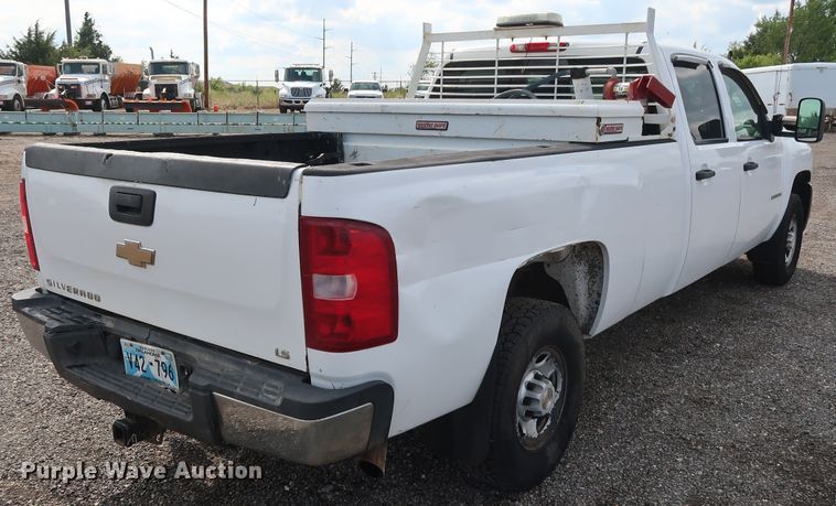 image for item DG4127 2009 Chevrolet Silverado 2500HD LS Crew Cab pickup truck