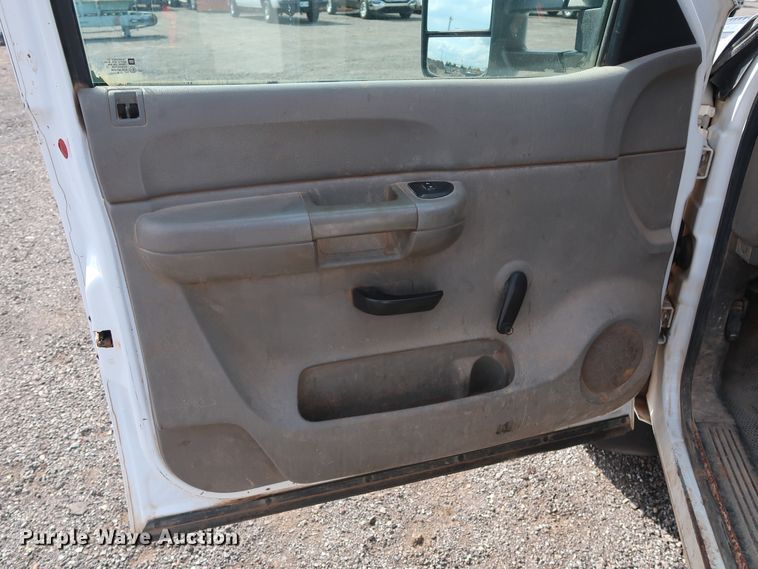 image for item DG4127 2009 Chevrolet Silverado 2500HD LS Crew Cab pickup truck