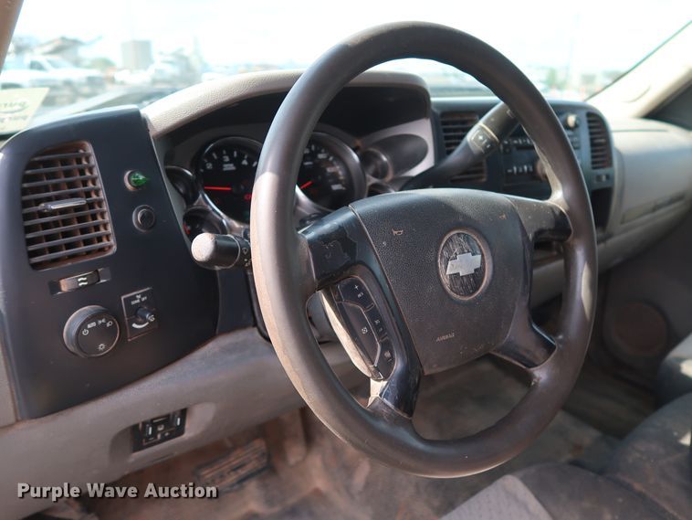 image for item DG4127 2009 Chevrolet Silverado 2500HD LS Crew Cab pickup truck