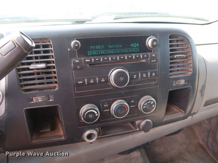 image for item DG4127 2009 Chevrolet Silverado 2500HD LS Crew Cab pickup truck