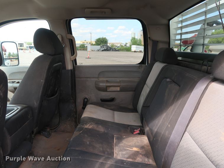 image for item DG4127 2009 Chevrolet Silverado 2500HD LS Crew Cab pickup truck