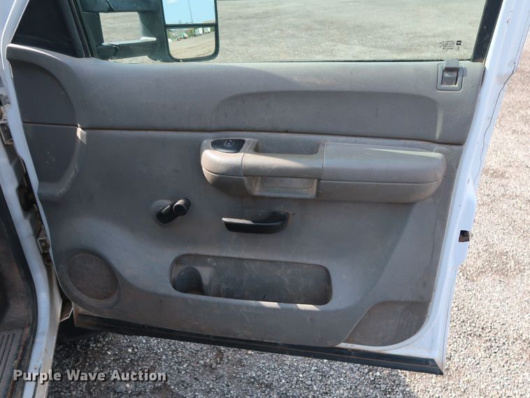 image for item DG4127 2009 Chevrolet Silverado 2500HD LS Crew Cab pickup truck