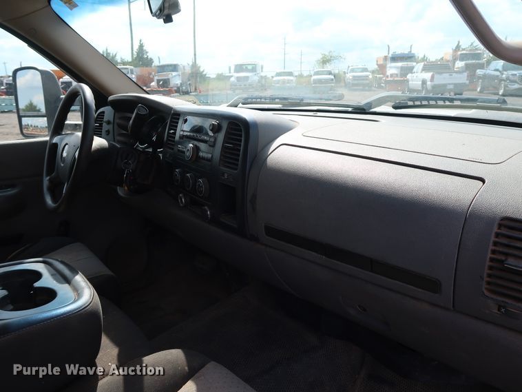 image for item DG4127 2009 Chevrolet Silverado 2500HD LS Crew Cab pickup truck