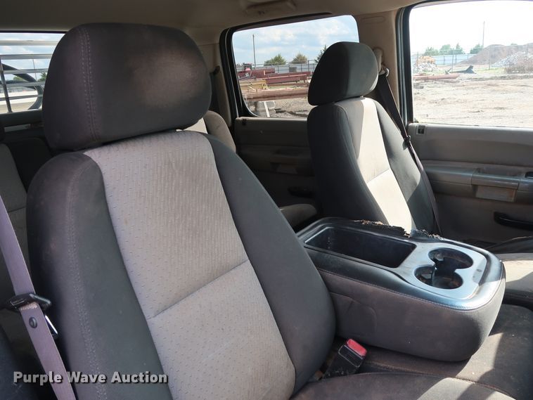 image for item DG4127 2009 Chevrolet Silverado 2500HD LS Crew Cab pickup truck