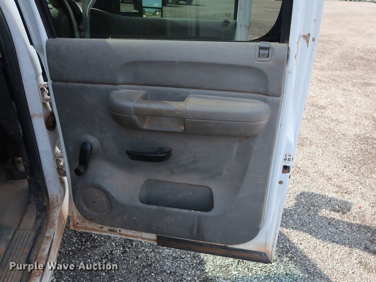 image for item DG4127 2009 Chevrolet Silverado 2500HD LS Crew Cab pickup truck