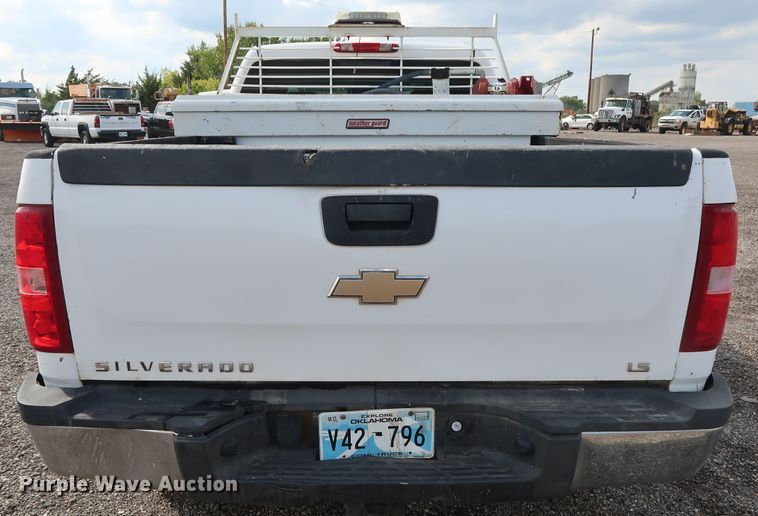 image for item DG4127 2009 Chevrolet Silverado 2500HD LS Crew Cab pickup truck