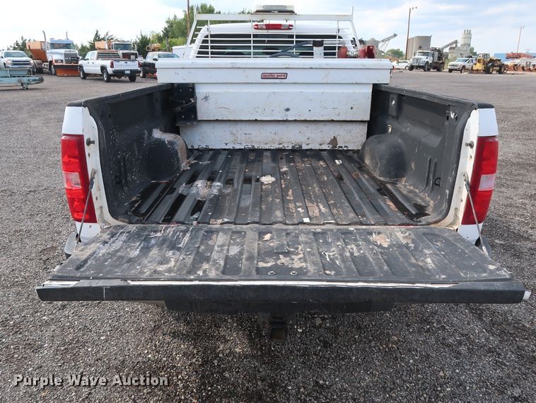 image for item DG4127 2009 Chevrolet Silverado 2500HD LS Crew Cab pickup truck