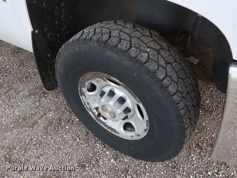 image for item DG4127 2009 Chevrolet Silverado 2500HD LS Crew Cab pickup truck