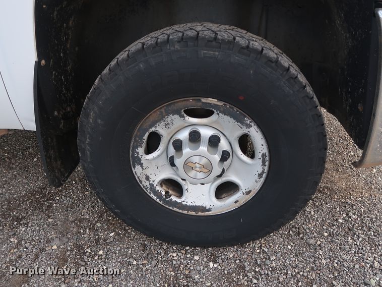 image for item DG4127 2009 Chevrolet Silverado 2500HD LS Crew Cab pickup truck