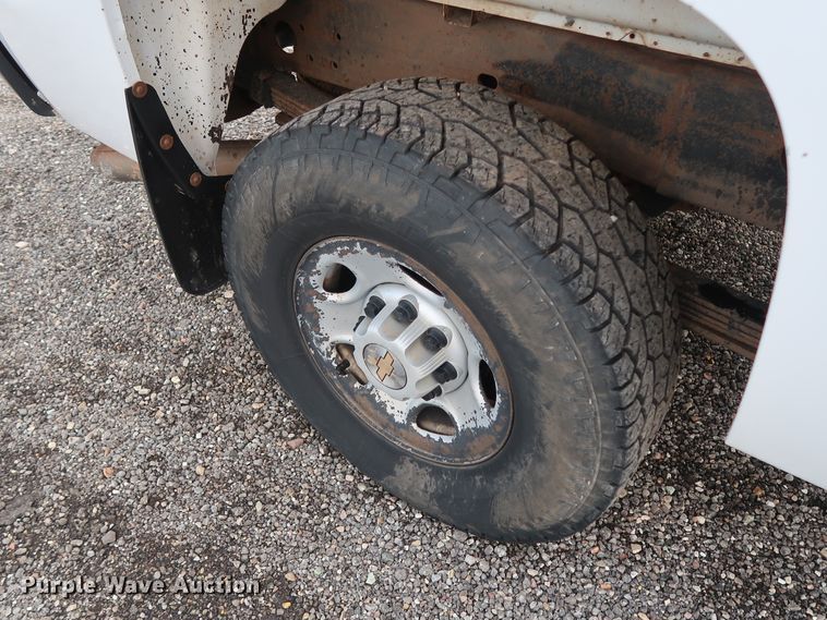 image for item DG4127 2009 Chevrolet Silverado 2500HD LS Crew Cab pickup truck