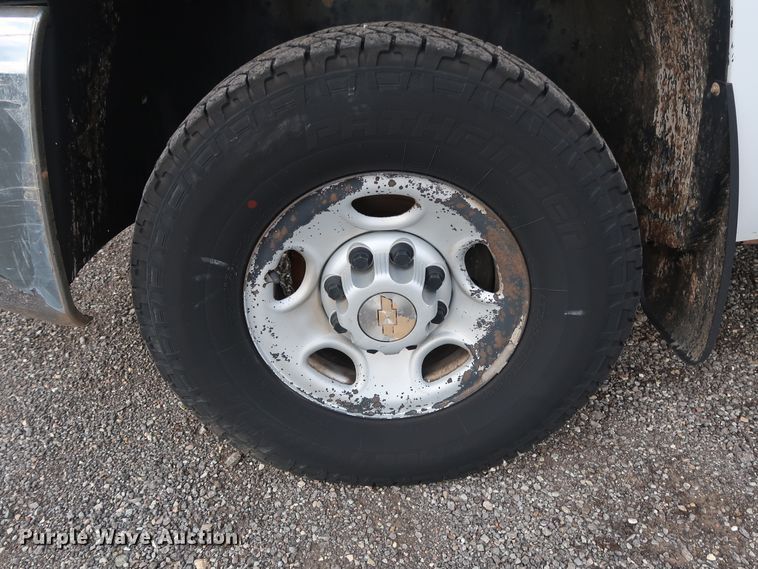 image for item DG4127 2009 Chevrolet Silverado 2500HD LS Crew Cab pickup truck