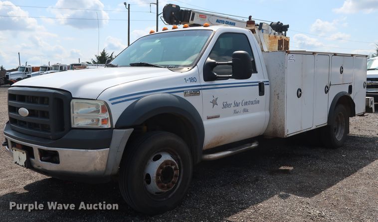 image for item DG4128 2007 Ford F550 XL service truck with crane