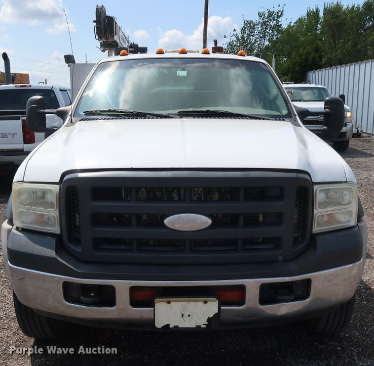 image for item DG4128 2007 Ford F550 XL service truck with crane