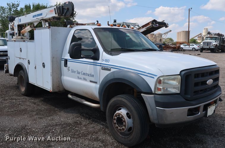 image for item DG4128 2007 Ford F550 XL service truck with crane