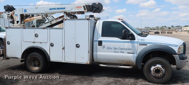 image for item DG4128 2007 Ford F550 XL service truck with crane