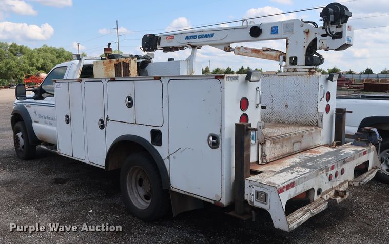 image for item DG4128 2007 Ford F550 XL service truck with crane