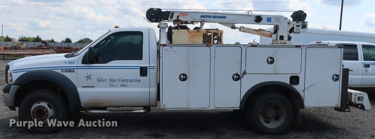 image for item DG4128 2007 Ford F550 XL service truck with crane