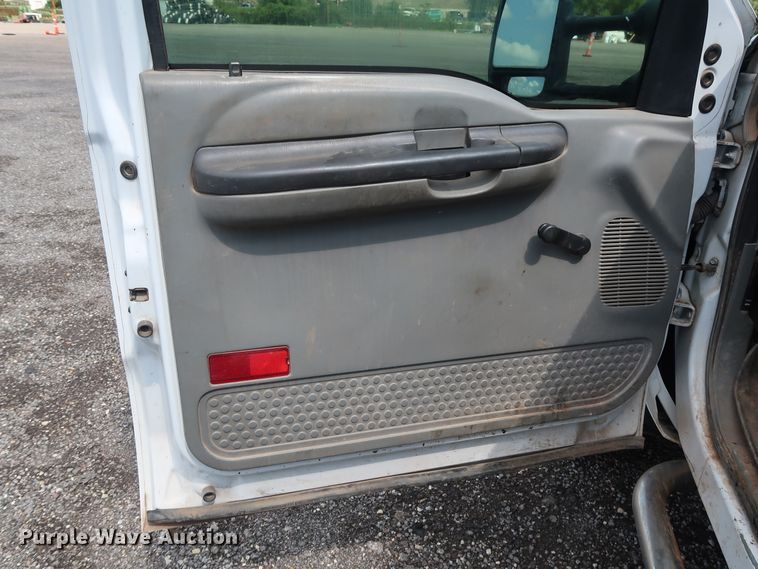 image for item DG4128 2007 Ford F550 XL service truck with crane