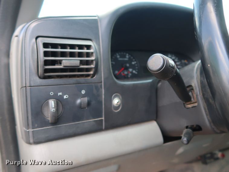 image for item DG4128 2007 Ford F550 XL service truck with crane