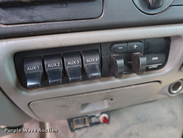 image for item DG4128 2007 Ford F550 XL service truck with crane