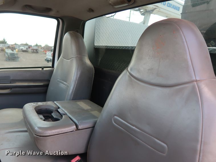 image for item DG4128 2007 Ford F550 XL service truck with crane