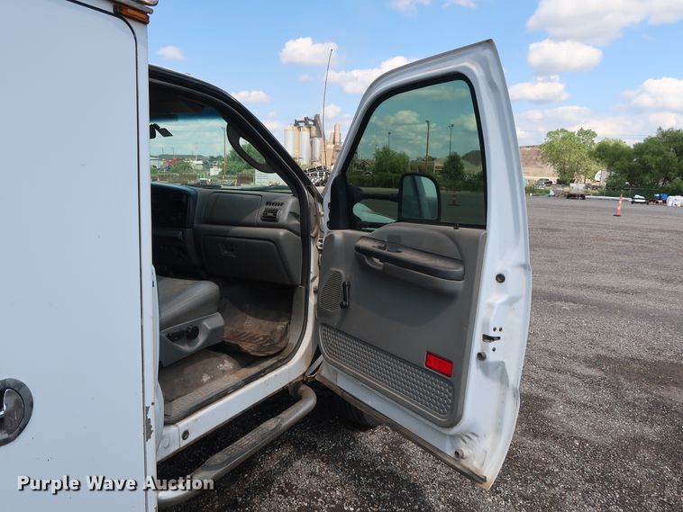 image for item DG4128 2007 Ford F550 XL service truck with crane