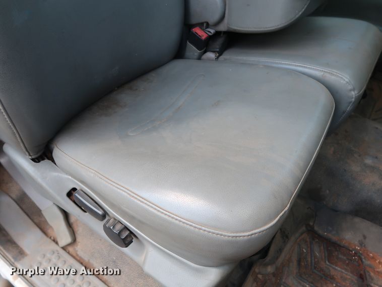 image for item DG4128 2007 Ford F550 XL service truck with crane