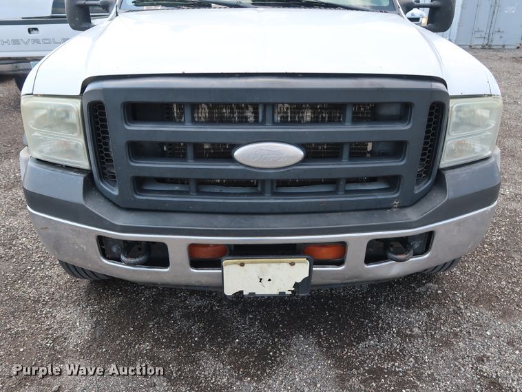 image for item DG4128 2007 Ford F550 XL service truck with crane