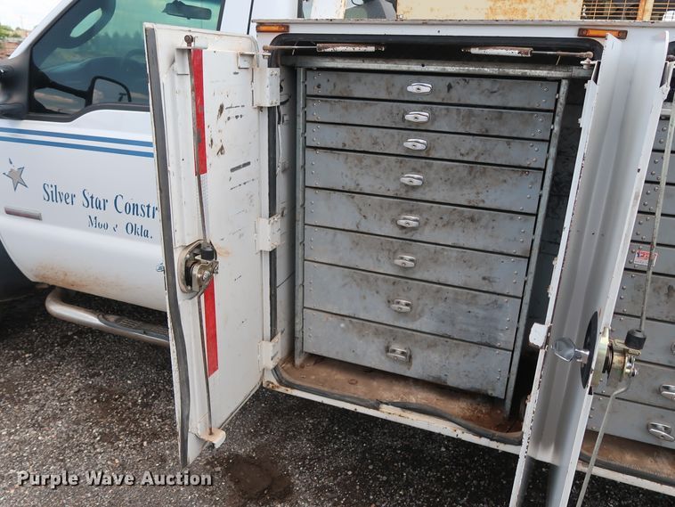 image for item DG4128 2007 Ford F550 XL service truck with crane