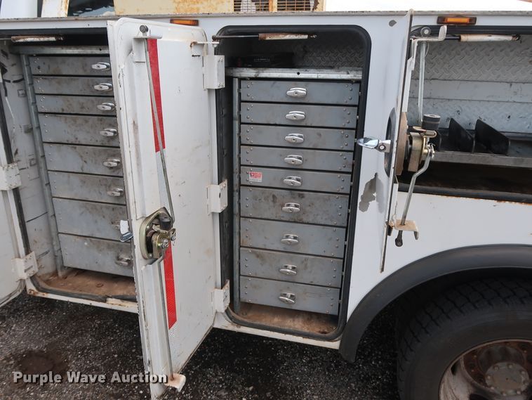 image for item DG4128 2007 Ford F550 XL service truck with crane