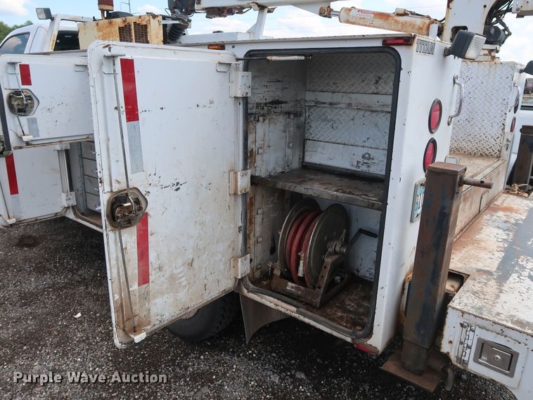 image for item DG4128 2007 Ford F550 XL service truck with crane