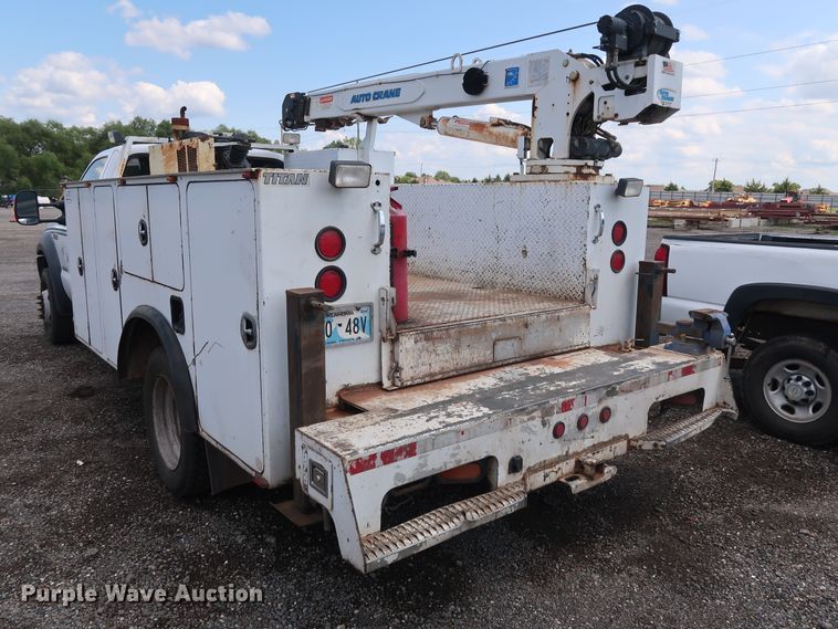image for item DG4128 2007 Ford F550 XL service truck with crane