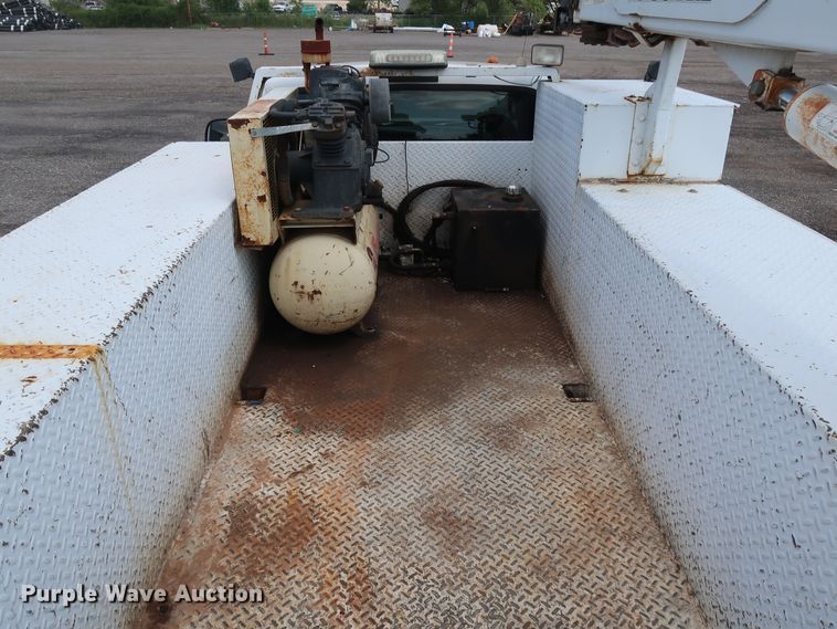 image for item DG4128 2007 Ford F550 XL service truck with crane